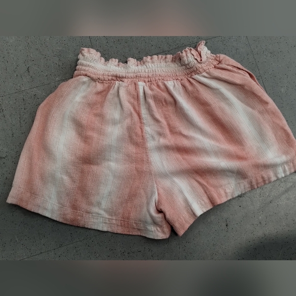 Girl's Wonder Nation Smocked Ruffle Waist Shorts Pink Stripe Size XL (14-16) - Picture 3 of 11